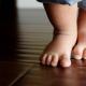 Първите стъпки на бебето: как да помогнете на детето си да се научи да ходи по-бързо