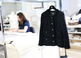 Articol de cult: sacou Chanel din tweed Ce să porți cu o jachetă Chanel albastră